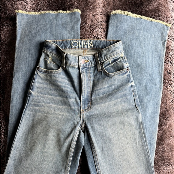 Kimes Olivia 000x32 - Picture 3 of 3